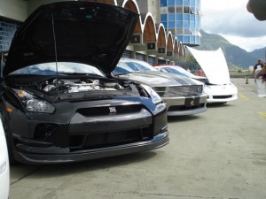 Nissan GTR, Mustang e Corvette